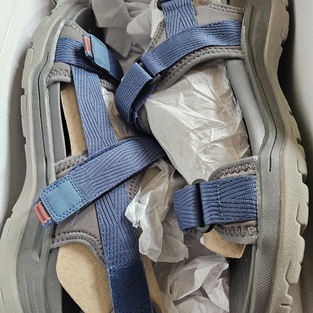 NIB Men's Earth origins Blue and Gray Sport Sandals Size 11
